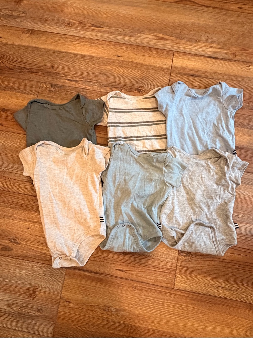 Splendid Size 3-6 Neutral Tone Baby Onesie Set - 6 Pack